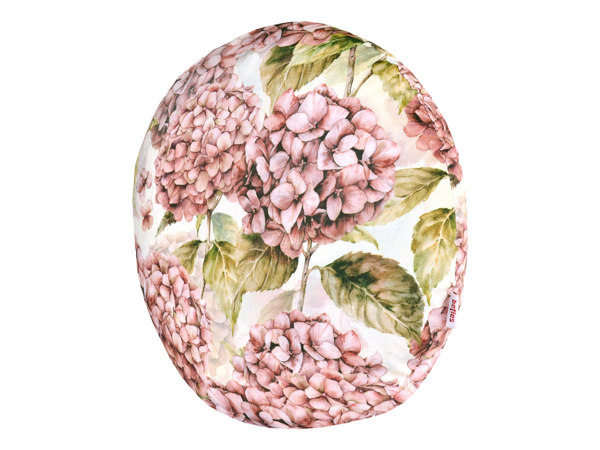 Runder Kissenbezug im Landhausstil, bedruckt mit rosa/pinken Hortensien-Blueten.