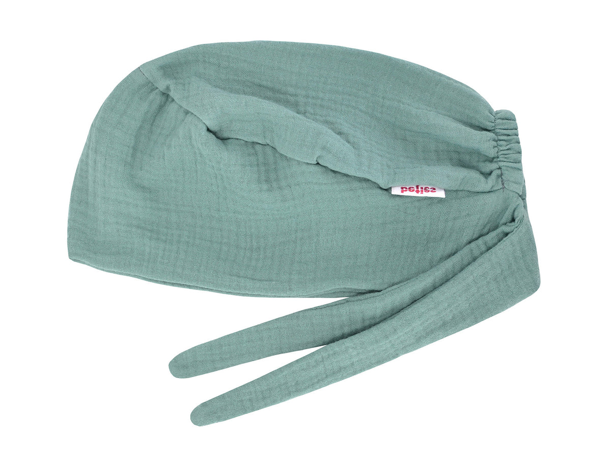 beties Musselin Schlafmütze OP-Haube – Eukalyptusgrün – liegend – 100% Musselin
