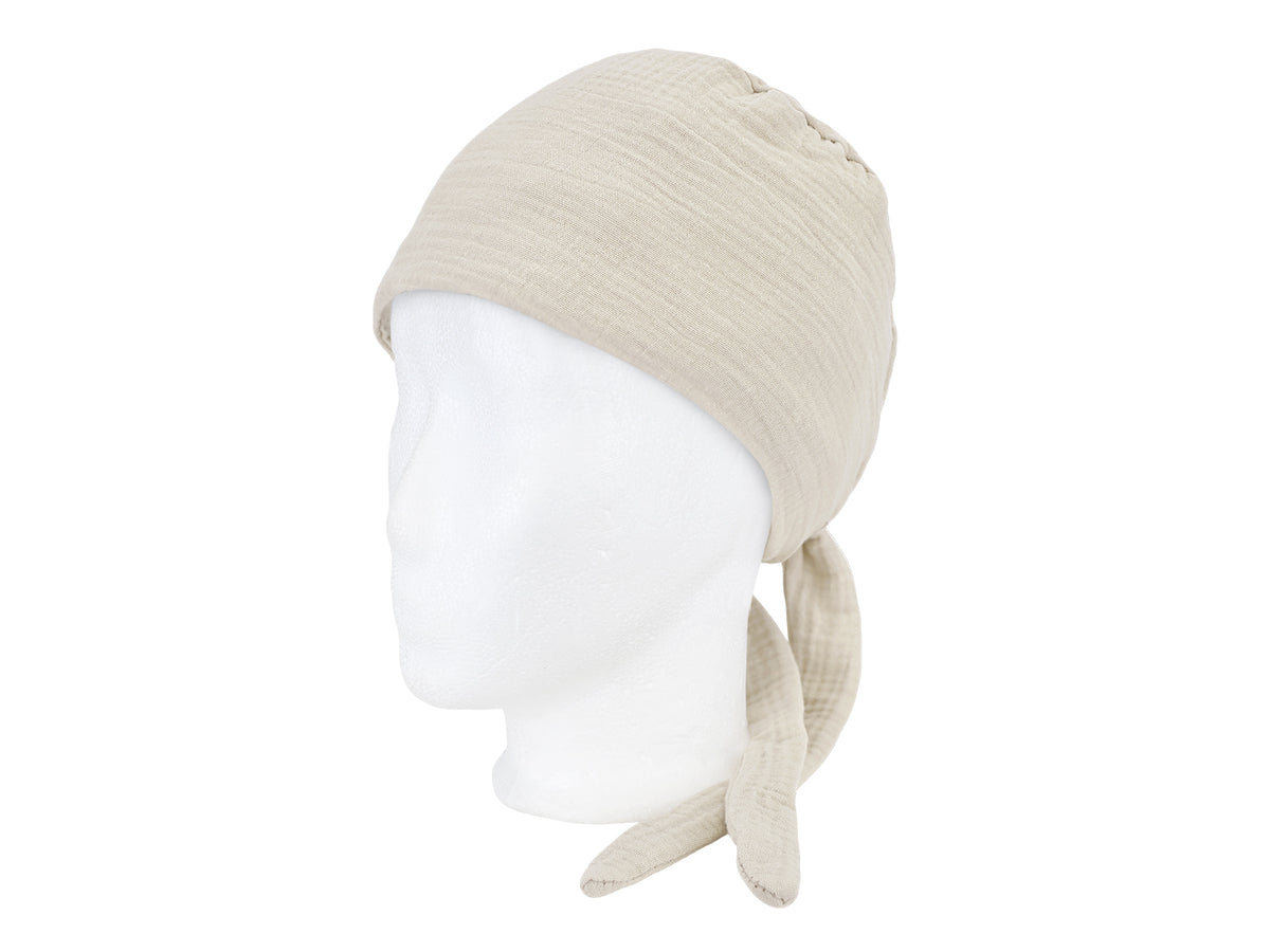 beties Musselin Schlafmütze OP-Haube – Mandelbeige – schrägansicht – 100% Musselin