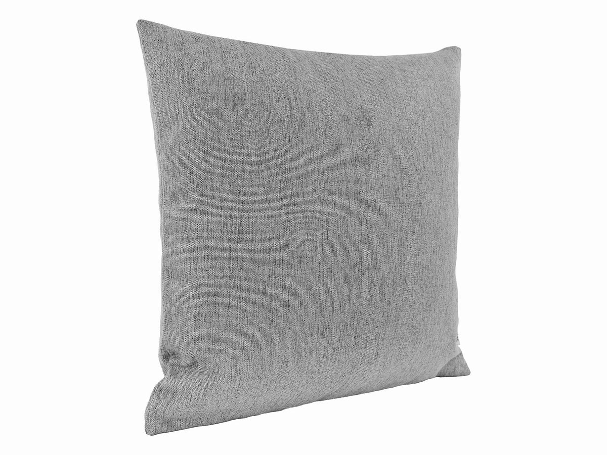 beties Wunschton Kissenhülle 60x60 cm Silber Grau – Schrägansicht, melierter Möbelstoff Sofakissen