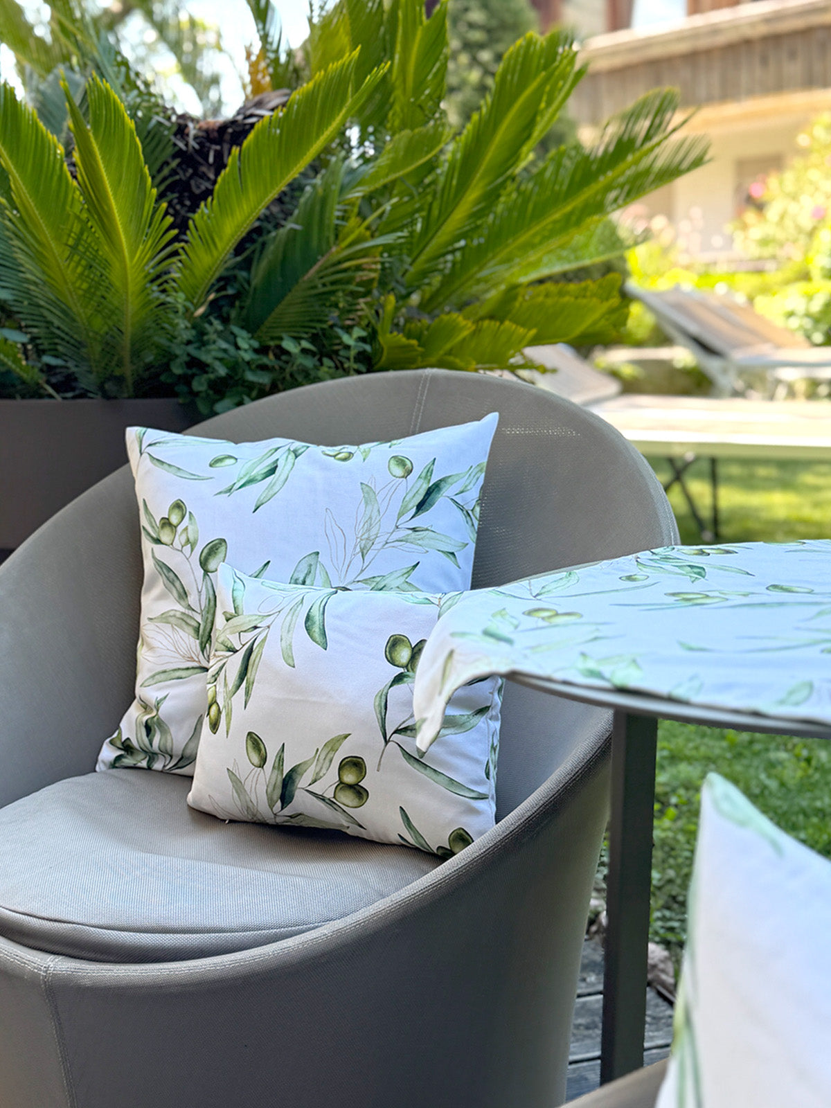 Mediterrane Mitteldecke aus 100% Baumwolle - Oliven Design aus der beties "Italy Collection"