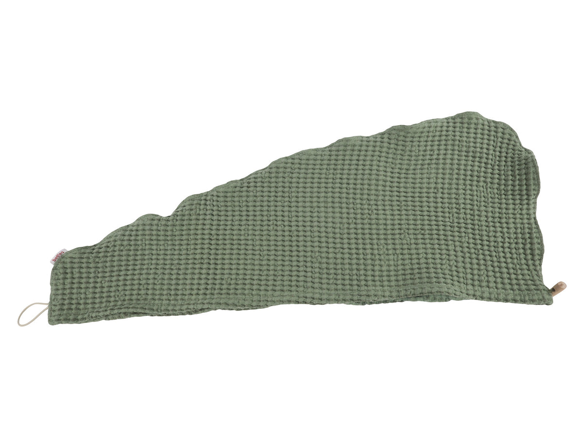 beties Pur Nature Haarturban Salbeigrün aufgeklappt – Form und Größe des Waffelpiqué Leinen-Baumwoll-Haarturbans