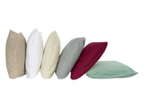 Kissenreihe mit Kissenbezuegen in den Farben Beige, Weiss, Natur, Hellgrau, Weinrot und Gr�n.