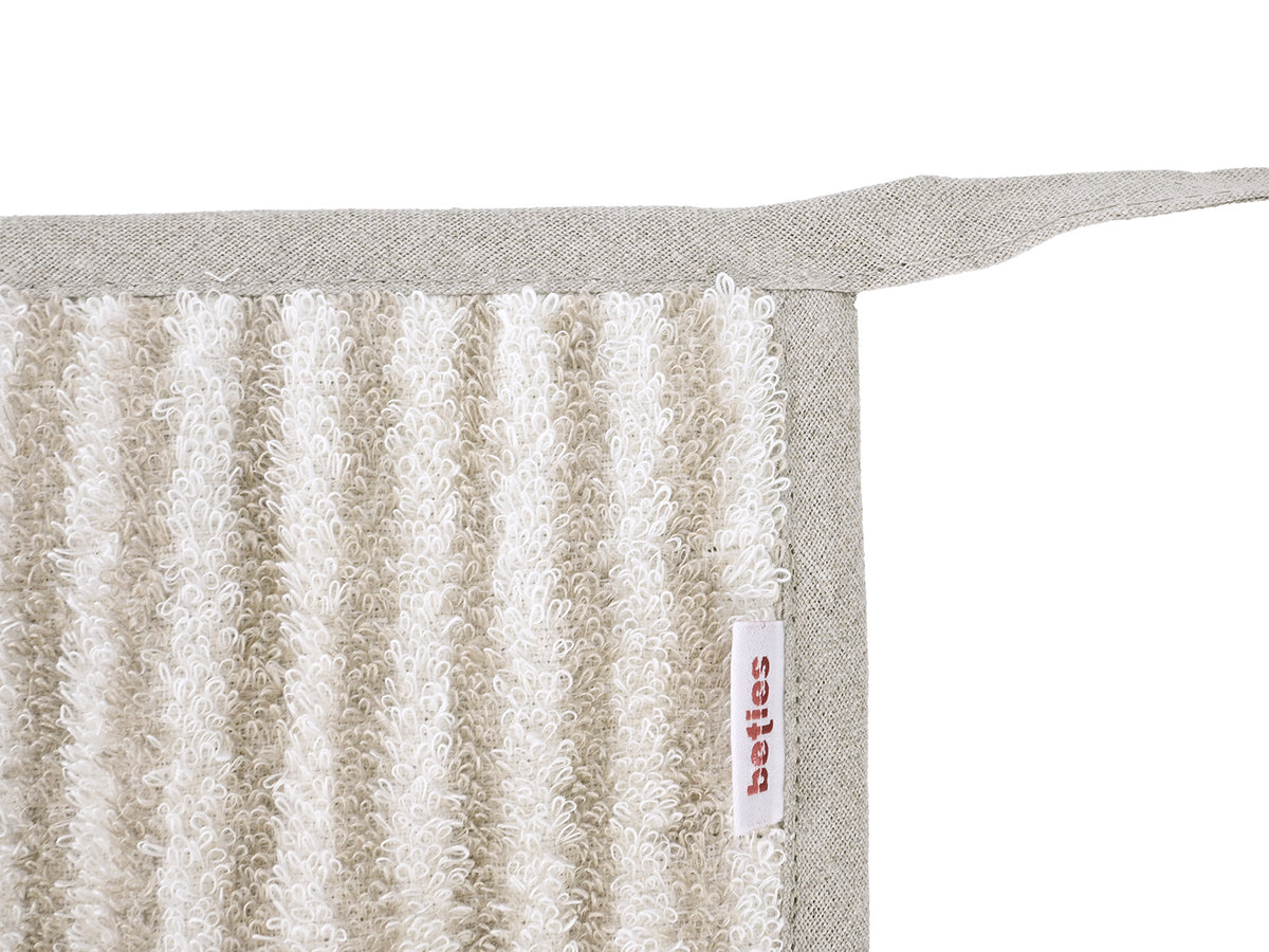 Detail der Massage-Frottee-Struktur am Rückenwaschband in Schilf-Hafermilch