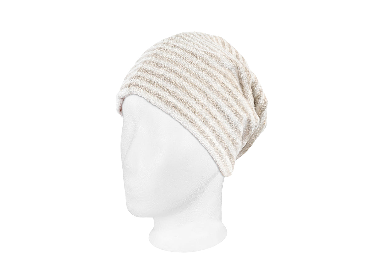beties Savu Sauna-Beanie in Schilf-Hafermilch aus Soft-Frottee, Schrägansicht