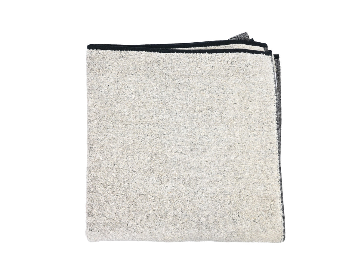 beties Savu Duschtuch 65x140 cm aus soft-Frottee-Leinen in Basaltgrau, gefaltet