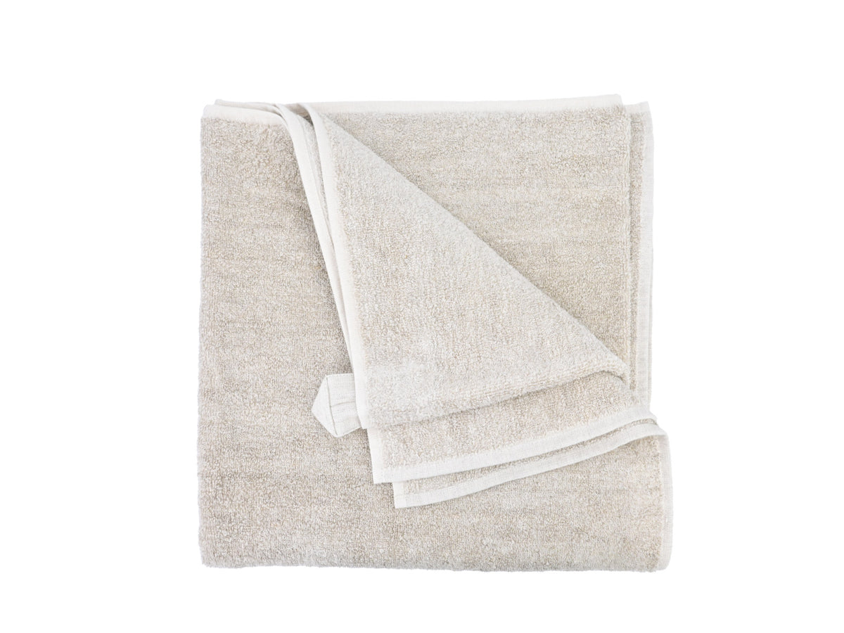 beties Savu Duschtuch 65x140 cm aus soft-Frottee-Leinen in Heubeige, gefaltet