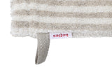 Detail der Massage-Frottee-Struktur am Waschhandschuh in Schilf-Hafermilch