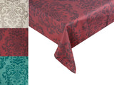 Rote Tischdecke, bedruckt mit barocken Ornamenten in einem dunkleren Rot. Daneben sind Farbmuster in Beige, Rot und Petrol, bedruckt mit barocken Ornamenten in derselben Farbe nur etwas dunkler.