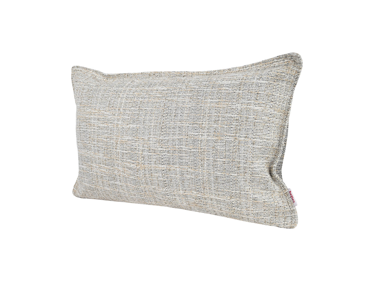  beties Freiluft Melange Kissenhülle 30x50 cm Beige Schrägansicht – robuste Outdoor-Kissenhülle für Balkon 
