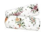 Weisse Nackenrollenhuellen ca. 15x40 cm – Winterdeko mit rosa oder orangen, gefrosteten Rosen, Tannenzapfen un Zweigen. – 100% Baumwolle – aus der beties Magie des Winters "Frost-Rose" Kollektion.