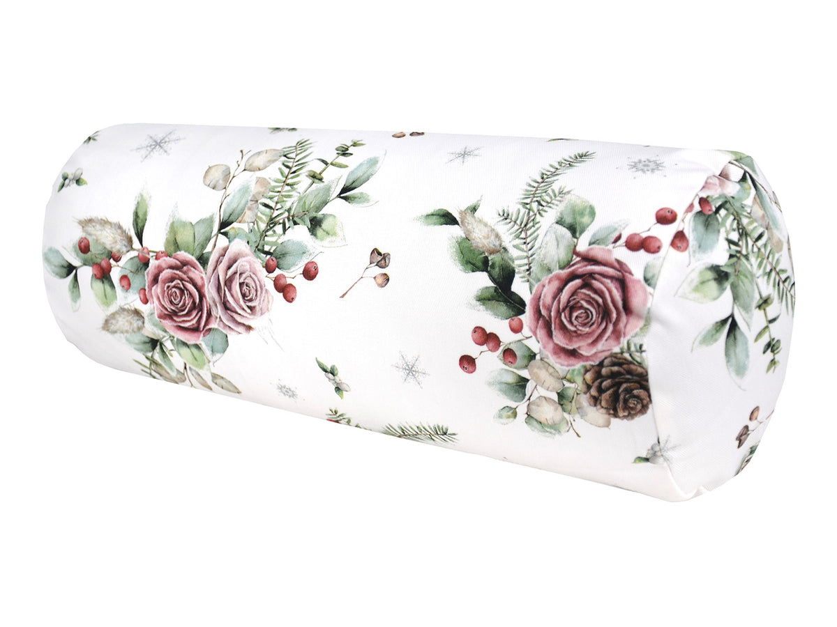 Weisse Nackenrollenhuelle ca. 15x40 cm – Winterdeko mit rosa, gefrosteten Rosen, Tannenzapfen und Zweigen. – 100% Baumwolle – Aus der beties Magie des Winters "Frost-Rose" Kollektion.