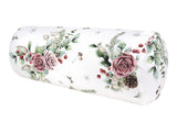 Weisse Nackenrollenhuelle ca. 15x40 cm – Winterdeko mit rosa, gefrosteten Rosen, Tannenzapfen und Zweigen. – 100% Baumwolle – Aus der beties Magie des Winters "Frost-Rose" Kollektion.