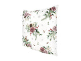 Weisse Kissenhuelle ca. 50x50 cm – Winterdeko mit rosanen gefrosteten Rosen, Kieferzapfen und Zweigen im Allloverdruck – 100% Baumwolle – Aus der beties Magie des Winters "Frost-Rose" Kollektion.