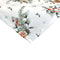 Weisse XS-Mitteldecke – Winterdeko mit gefrosteten Rosen in der Farbe orange, Kieferzapfen und Zweigen im Alloverdruck – 100% Baumwolle – aus der beties Magie des Winters "Frost-Rose" Kollektion.