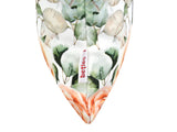 Weisse Kissenhuelle ca. 25x35 cm – Winterdeko mit orangen, gefrosteten Rosen und Zweigen. Detailansicht beties Label – 100% Baumwolle – Aus der beties Magie des Winters "Frost-Rose" Kollektion.