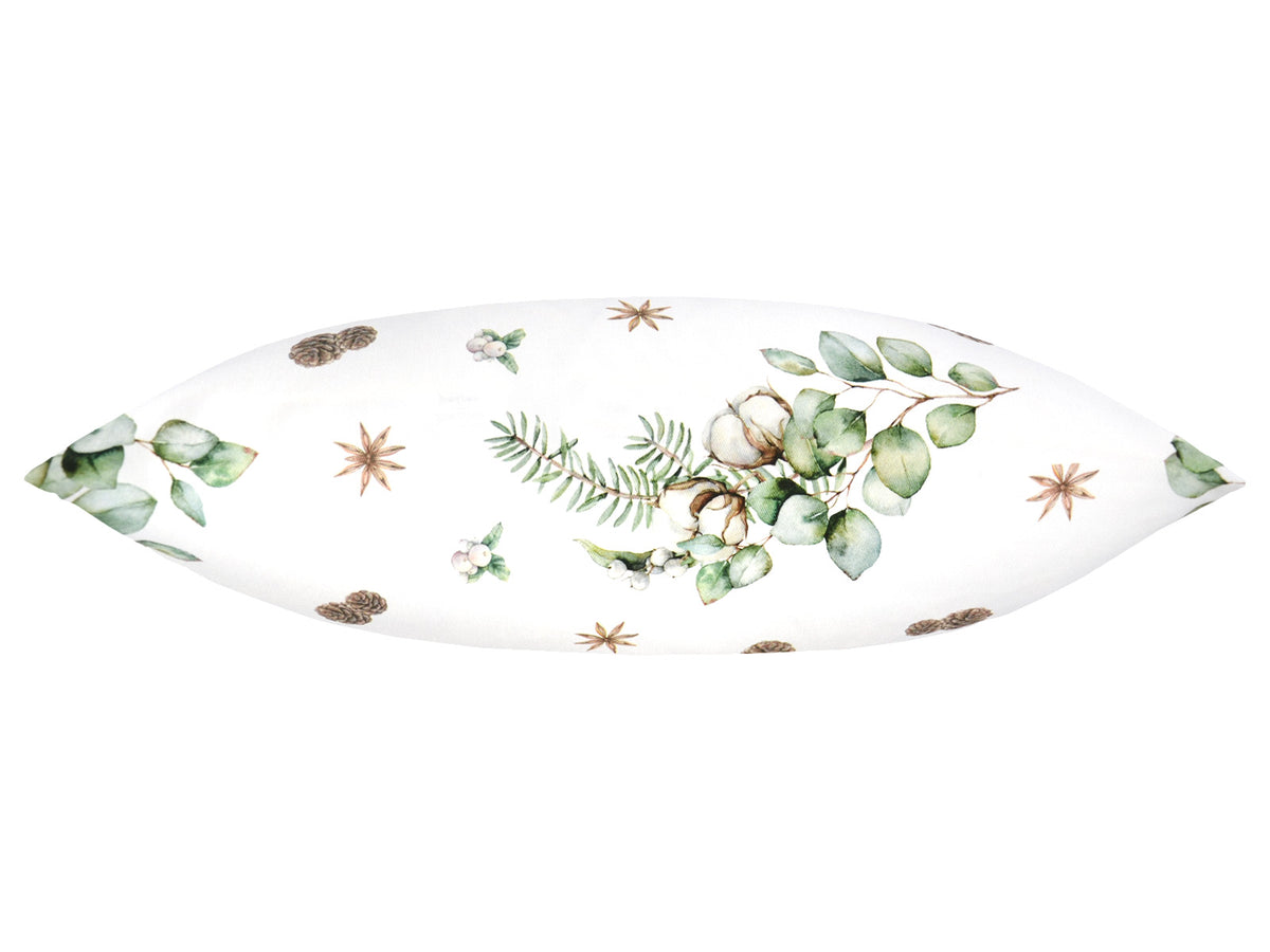Weisse Kissenhuelle von oben präsentiert, ca. 50x50 cm – Winterdeko liebevoll gestaltet mit Hütte, Rehen, Tannenzapfen, Knallbeeren, Sternanis & Eukalyptus – 100% Baumwolle – beties Magie des Winters "Moggl-Hütte"