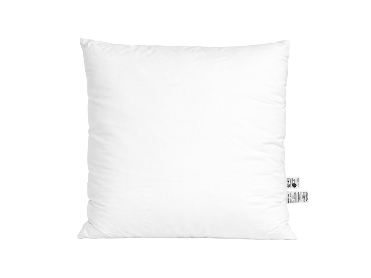  beties Publik Federkissen Fuellkissen 70x70 cm – weisses Kissen mit klassischer Federfuellung freigestellt auf weissem Hintergrund 