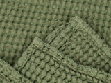Waffelpique-Stoff, Detailaufnahme der Naht in der Farbe Salbei-gruen aus Baumwoll-Leinenmix von beties aus der "PUR.NATURE" Serie.