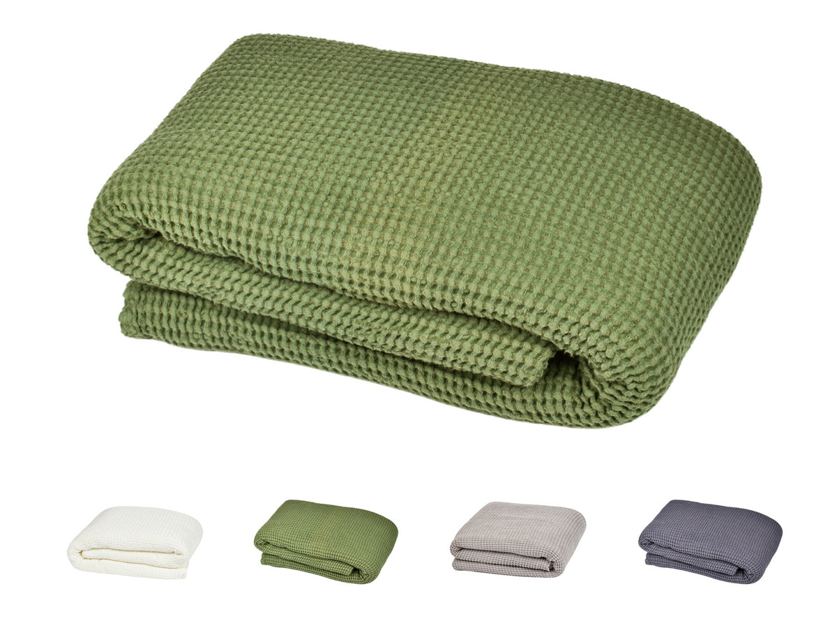 Wellnesstuch & Wohndecke ca. 215x230 cm – Waffelpique aus Baumwolle & Leinen – Hygienisch & Stilvoll für Wohnen, Schlafen, Sauna & Wellness von beties aus der  "PUR.NATURE" Serie. In den uni Farben Nebel-grau, Salbei-grün, Gletscher-weiss Und Fjord-blau.